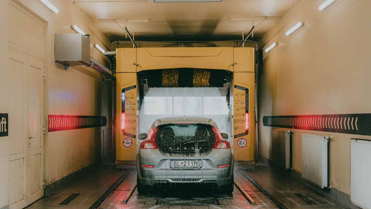 Jak założyć myjnię samochodową – samoobsługową i tradycyjną