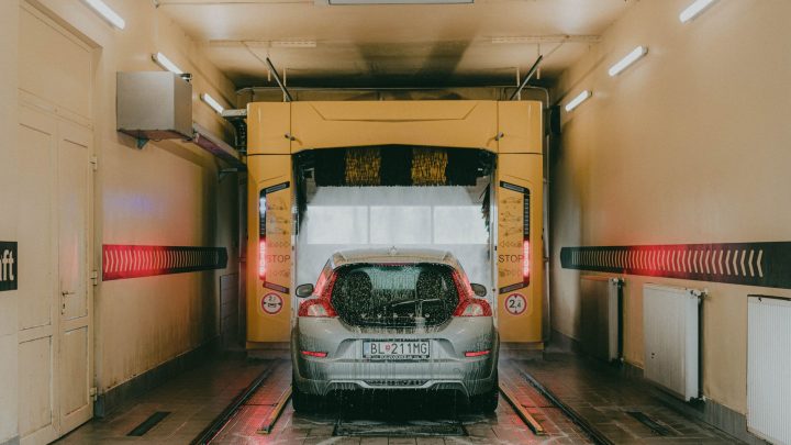 Jak założyć myjnię samochodową – samoobsługową i tradycyjną
