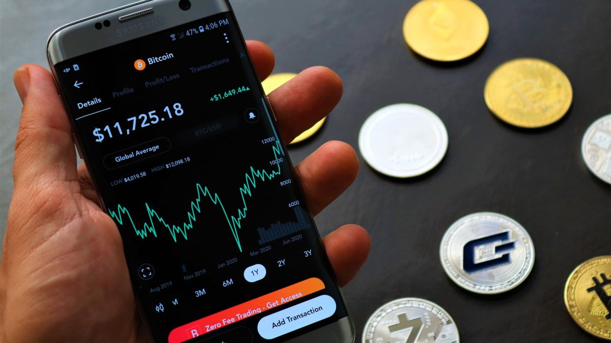 Oszustwa telefoniczne na bitcoin – jak rozpoznać scam i nie stracić pieniędzy?