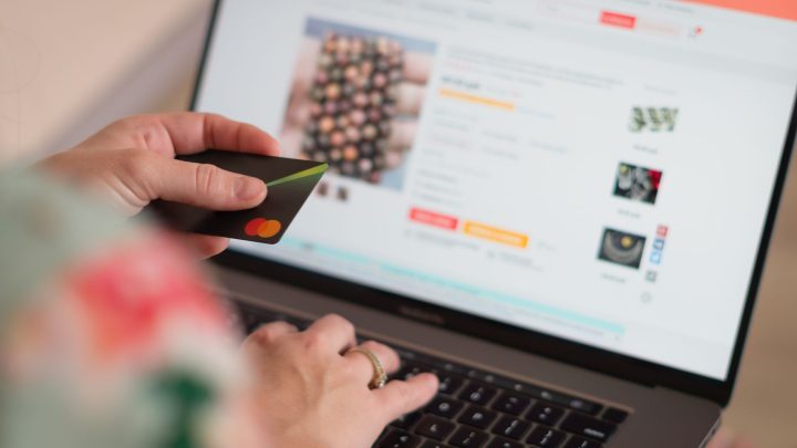 Karta produktu w sklepie internetowym – co powinna zawierać, żeby ułatwiać zakup?