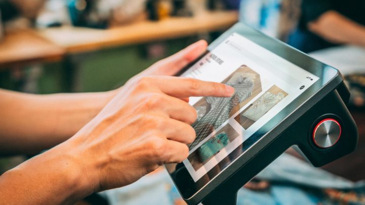 Sprzedaż treści cyfrowych a prawa konsumenta – dostęp, reklamacje i odstąpienie od umowy