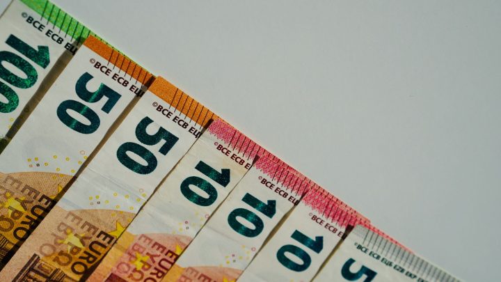 Jak założyć rachunek rodzinny – ochrona przed komornikiem