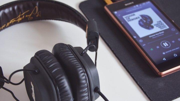 Ile Spotify płaci za 1000 wyświetleń? Stawki streamów i realne zarobki