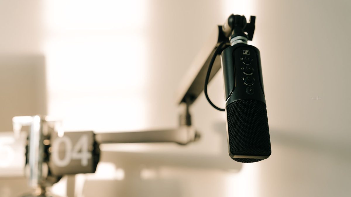 Jak założyć podcast – sprzęt, hosting i dystrybucja na Spotify