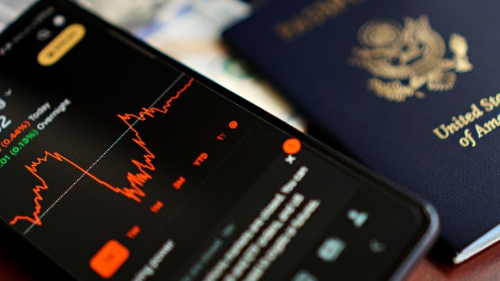 Jak założyć konto bankowe za granicą będąc w Polsce