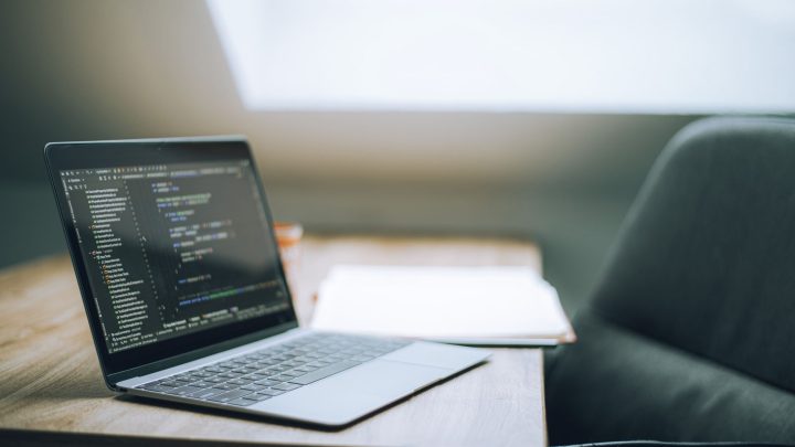 Czy warto zostać programistą – ścieżki i zarobki