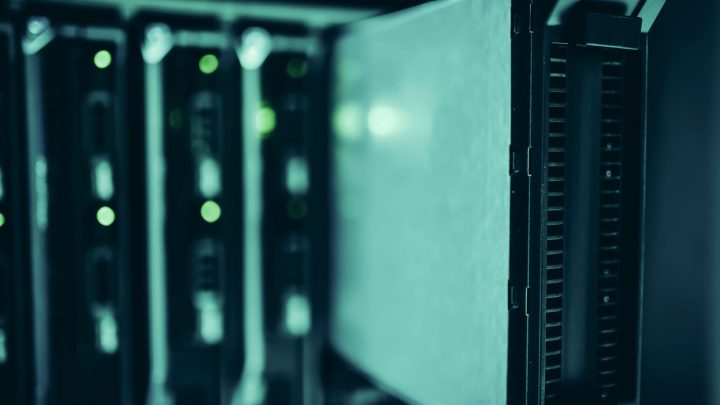Jak założyć stronę firmową – wybór hostingu i domeny