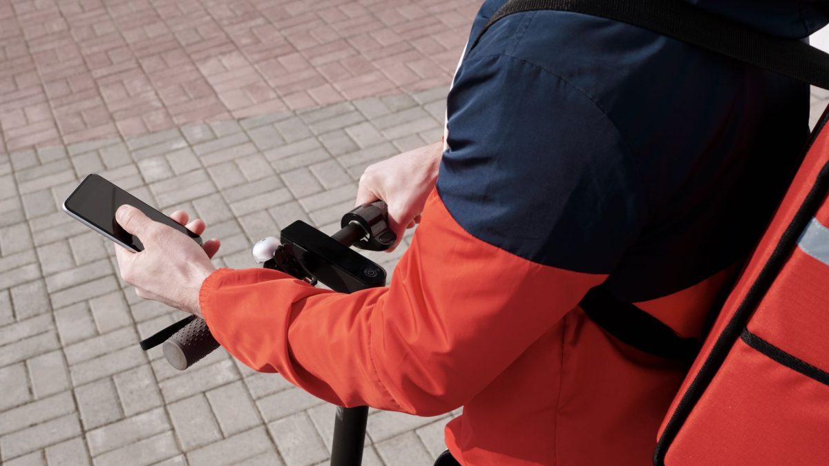 Bielik AI w aplikacji InPost – jak działa i do czego można go używać?