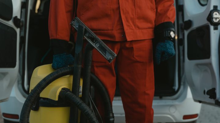 Jak założyć firmę sprzątającą – koszty, sprzęt i marketing