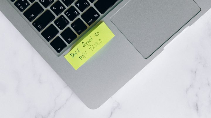 Sprzedaż ebooka bez działalności – kiedy można sprzedawać legalnie i jak rozliczyć podatek?