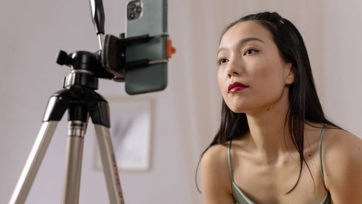 Patoinfluencer – kim jest, jak działa i jaki ma wpływ na odbiorców?