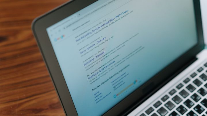 Surfer Local – co to jest, jak działa i komu pomaga w pozycjonowaniu lokalnym?
