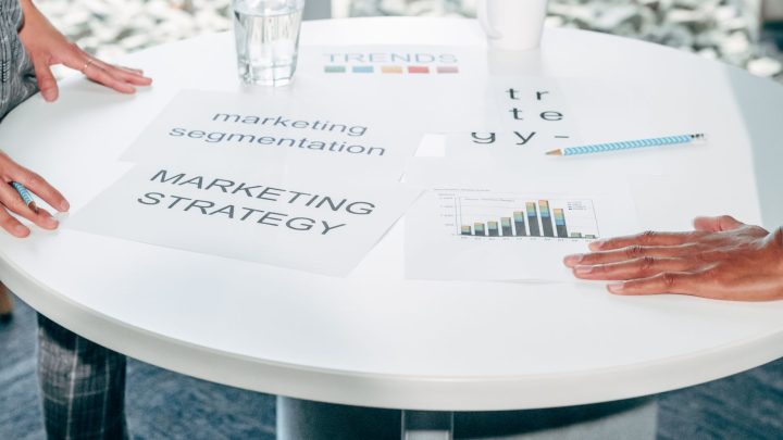 Cele marketingowe vs taktyczne – przykłady i metryki